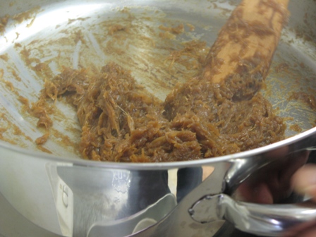 ひたすらに混ぜて、旨味を閉じ込めて行きます.JPG ひたすらに混ぜて、旨味を閉じ込めて行きます.JPG